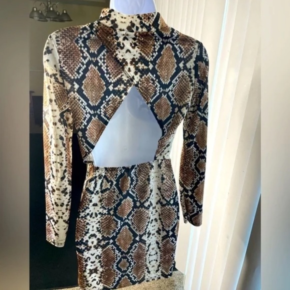 Pretty Little Thing Snake skin print dress (6) - Picture 2 of 7